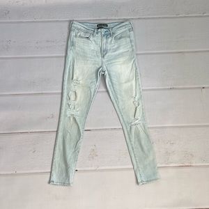 Distressed denim Abercrombie & Fitch jeans. Size:26